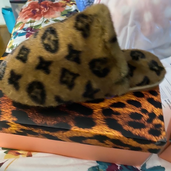 Slippers - Picture 1 of 1